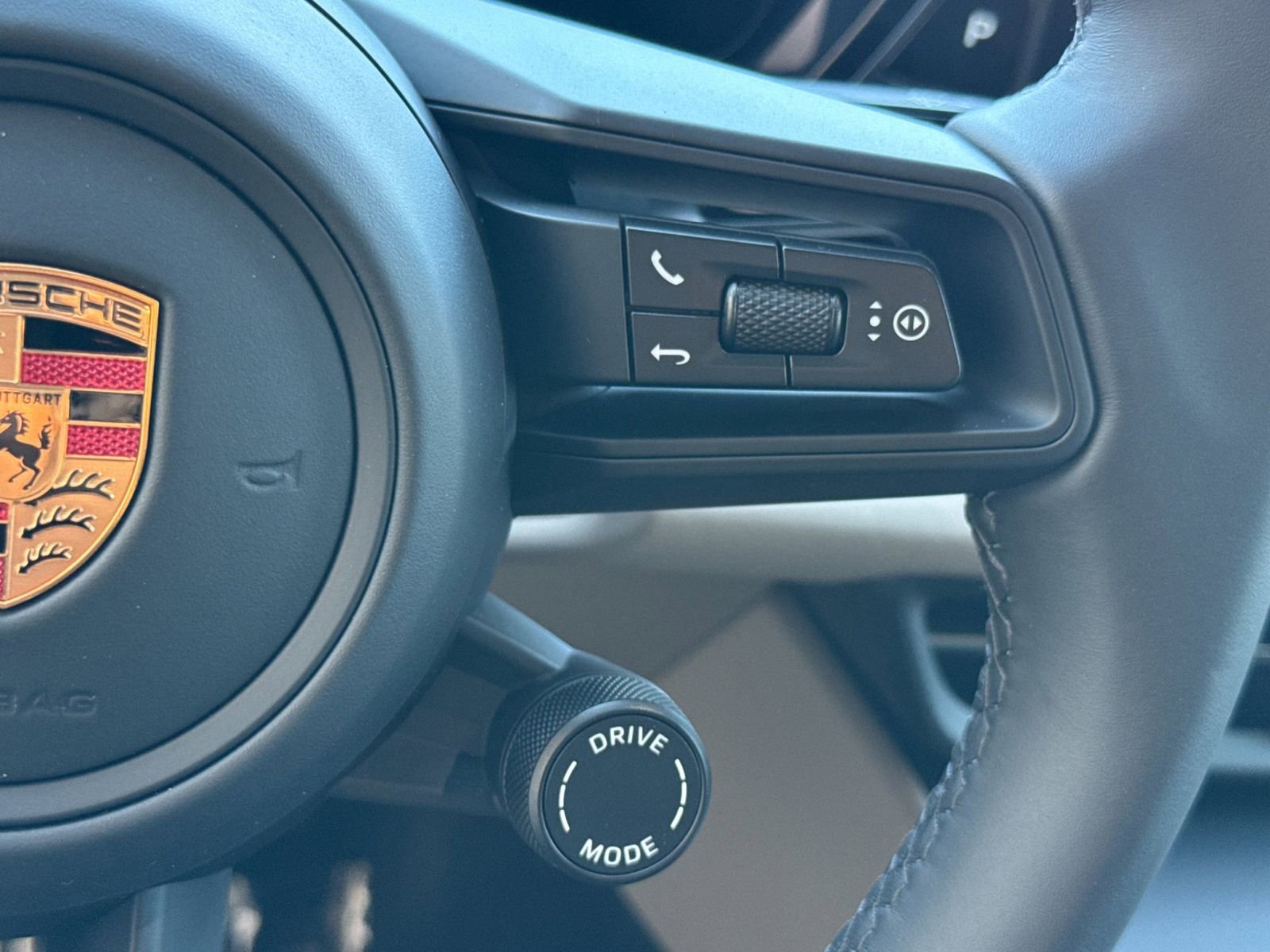 Certified 2026 Porsche Macan 4 Electric AWD/4WD image 30