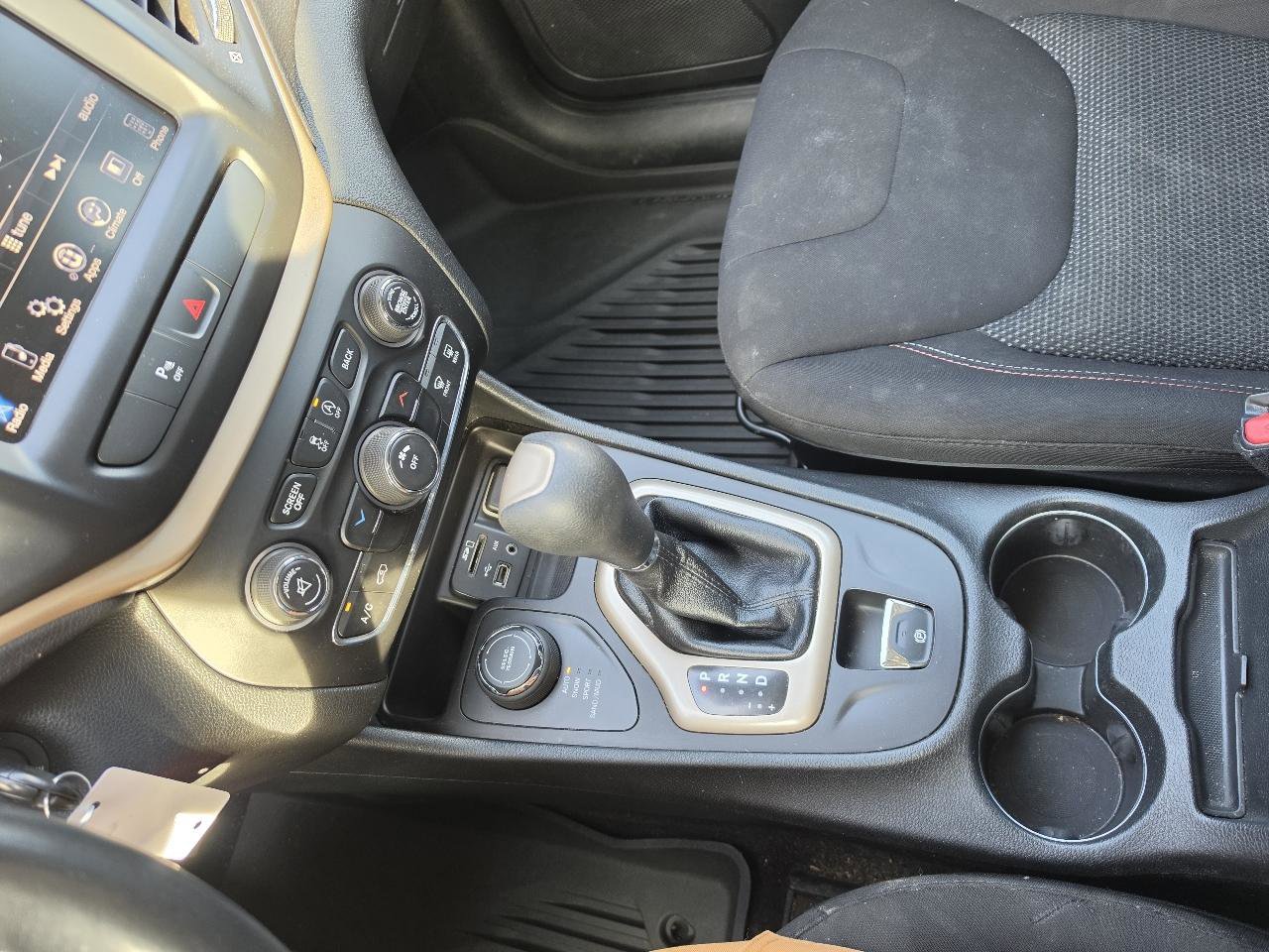 Used 2016 Jeep Cherokee 75th Anniversary image 15