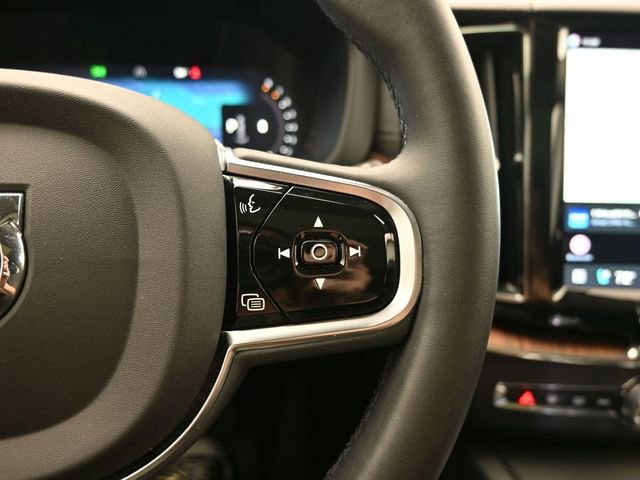 Used 2023 Volvo XC60 B6 Ultimate w/ Protection Package Premier image 24