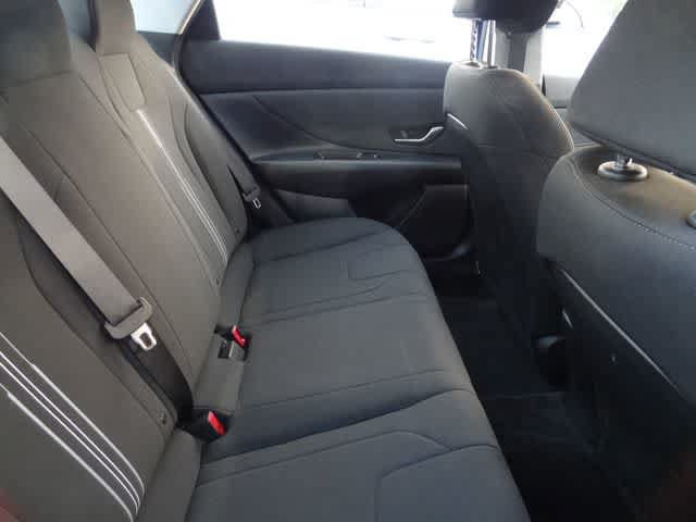 Used 2023 Hyundai Elantra SEL w/ Convenience Package FWD image 9