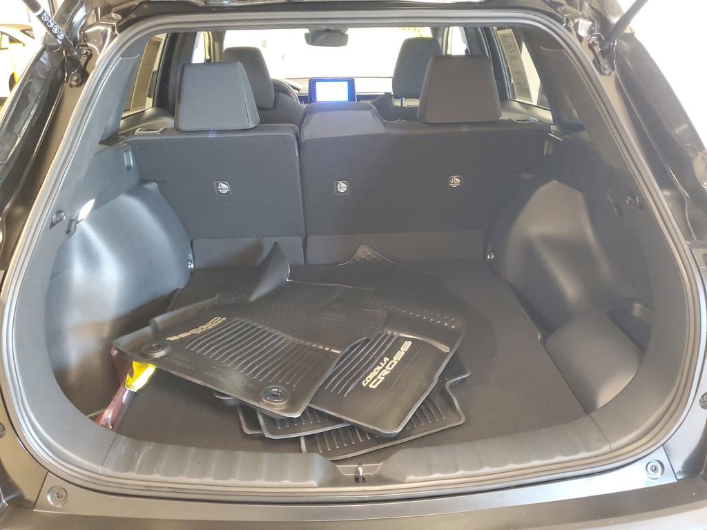 Used 2024 Toyota Corolla Cross SE image 8