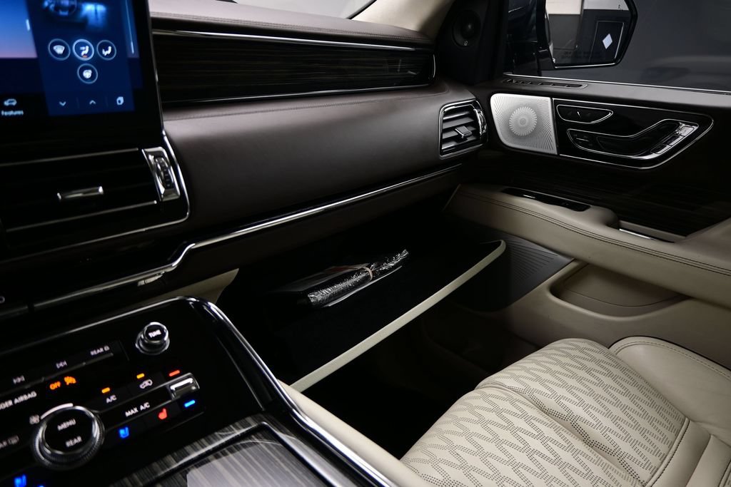 Used 2023 Lincoln Navigator L Black Label AWD/4WD image 28
