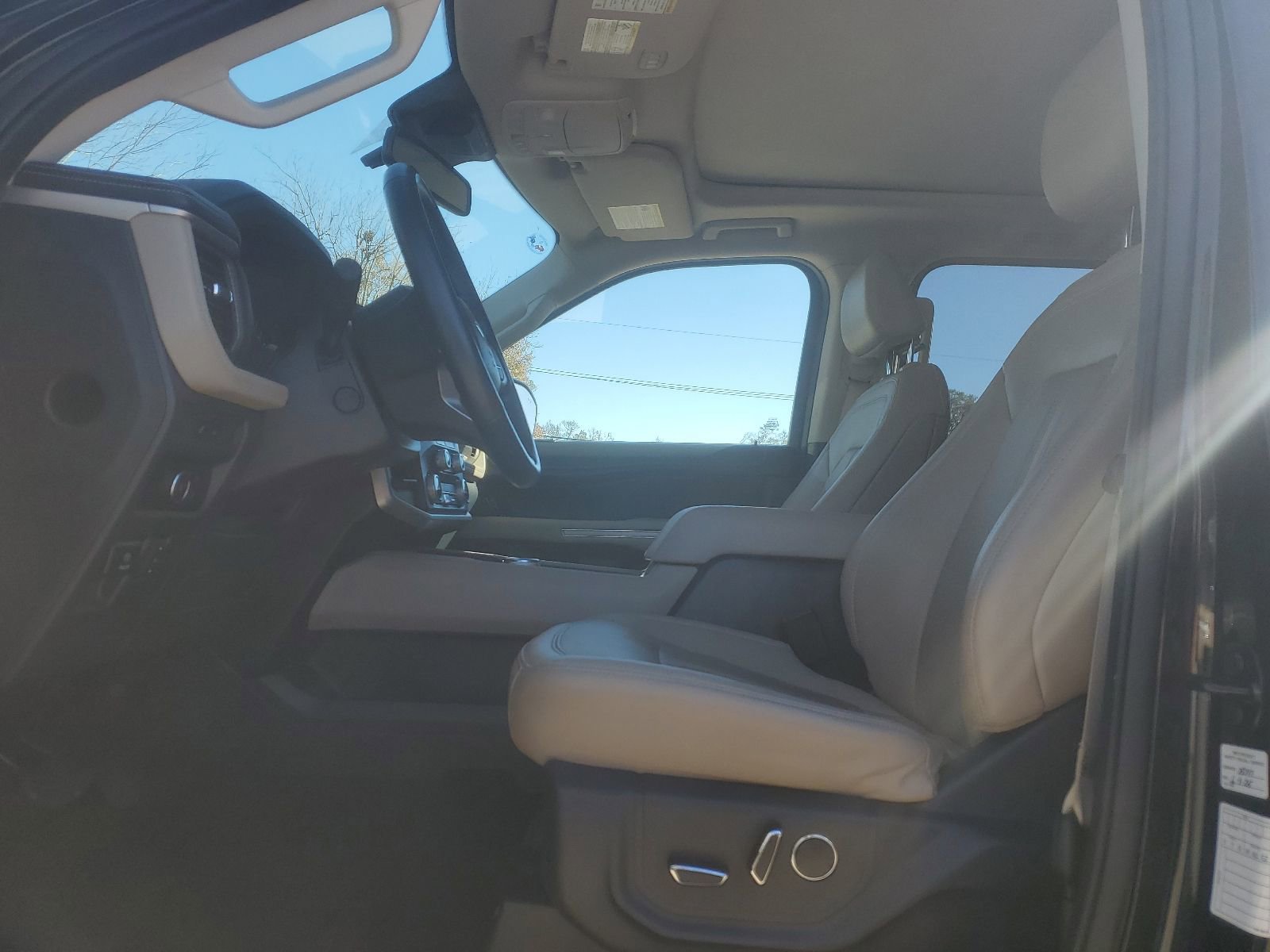 Used 2024 Ford Expedition Max Limited image 9