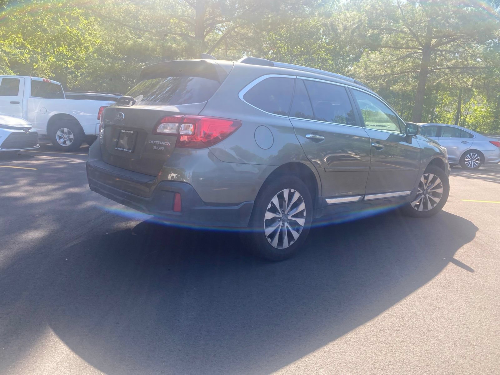 Used 2019 Subaru Outback 3.6R Touring AWD/4WD image 14