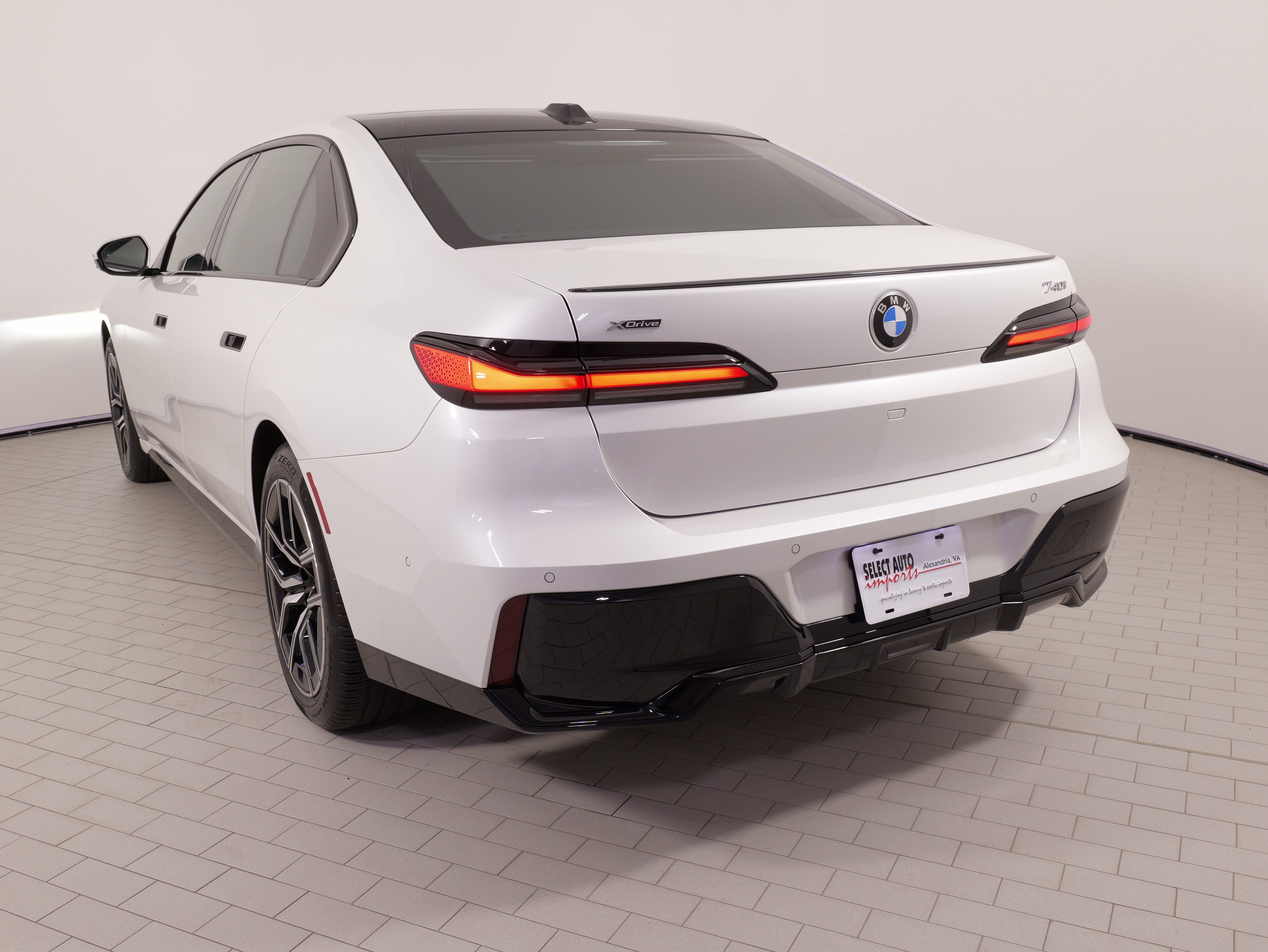 Used 2025 BMW 740i xDrive w/ Executive Package AWD/4WD image 16