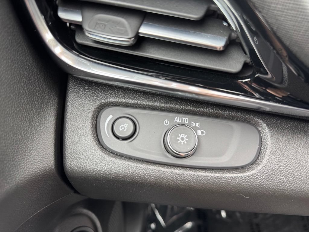 Used 2024 Buick Envista Sport Touring w/ Convenience I Package FWD image 30