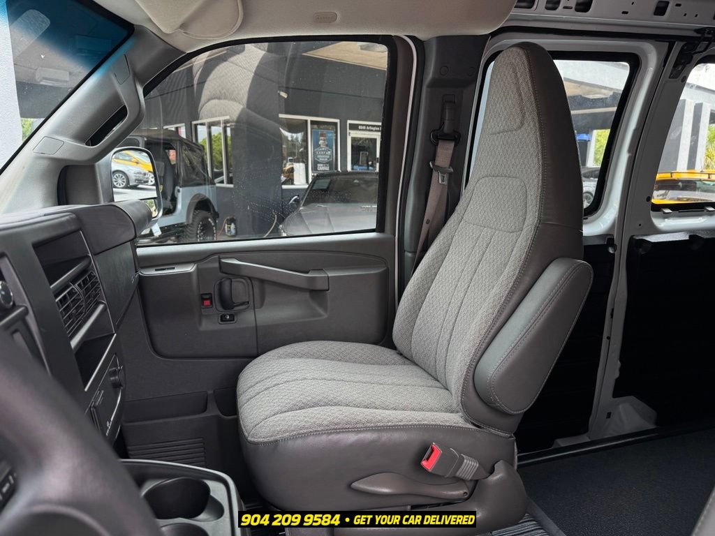 Used 2026 Chevrolet Express 2500 w/ Driver Convenience Package RWD image 22