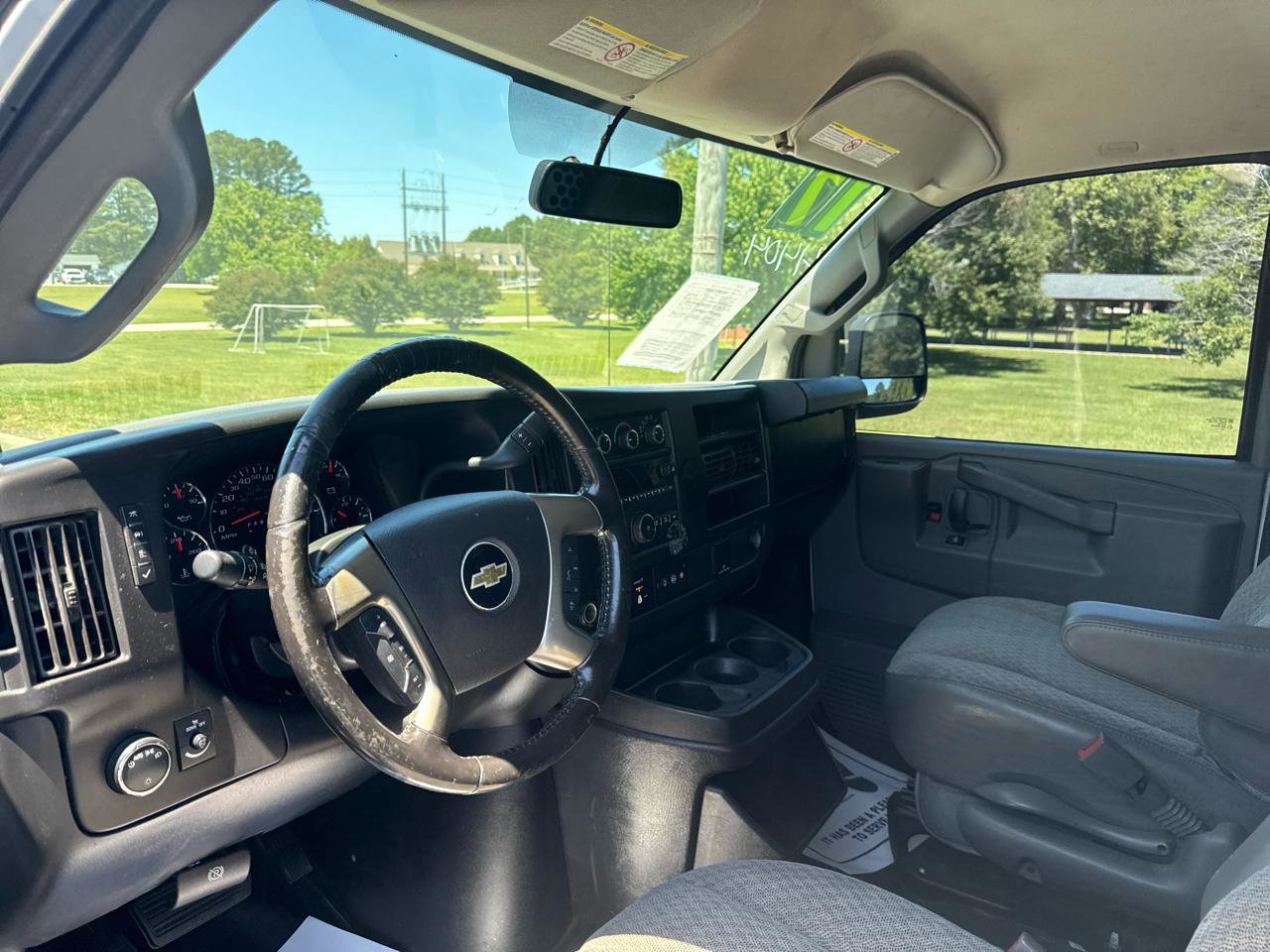 Used 2017 Chevrolet Express 2500 RWD image 12
