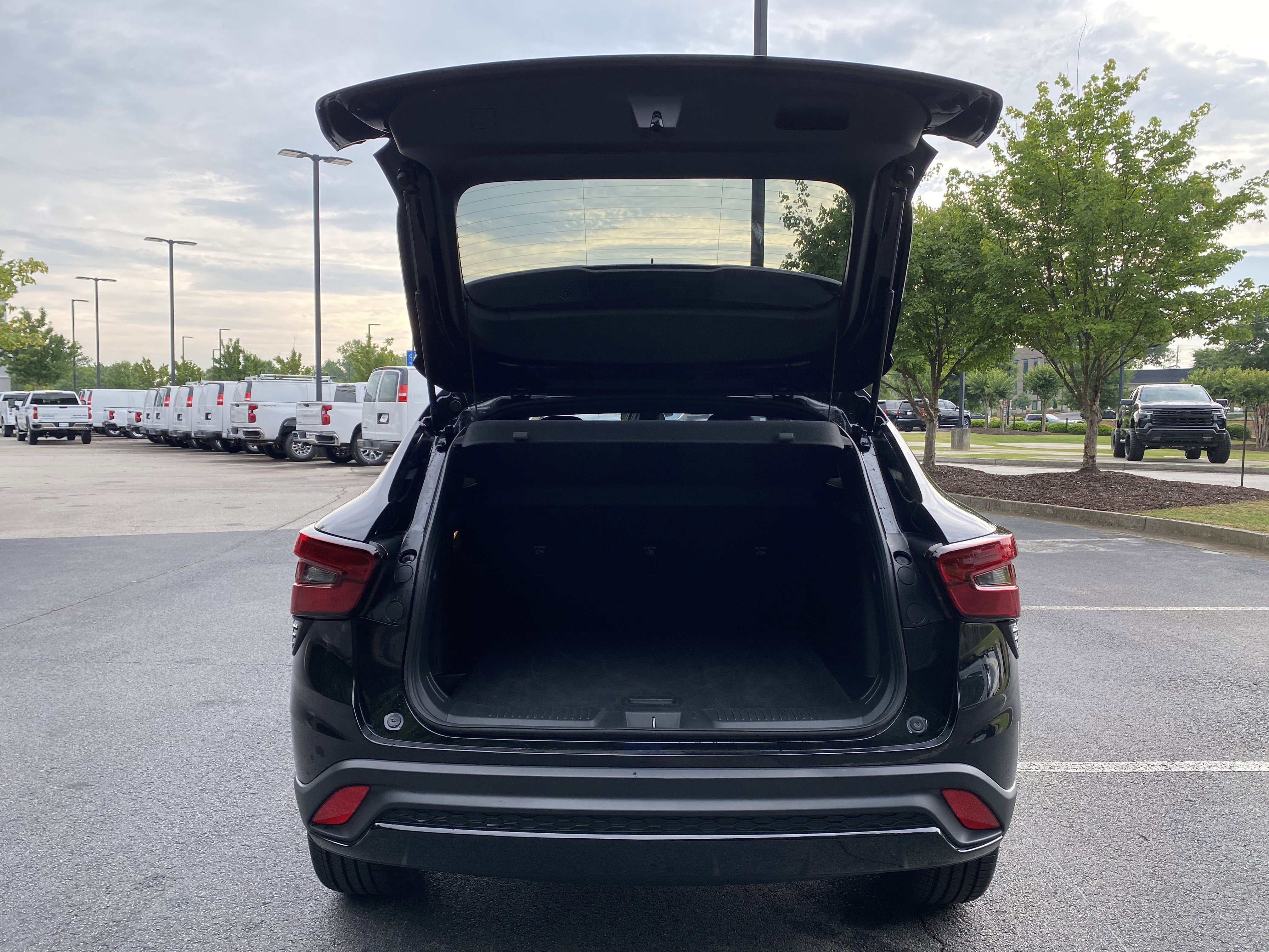 Used 2024 Chevrolet Trax RS FWD image 11