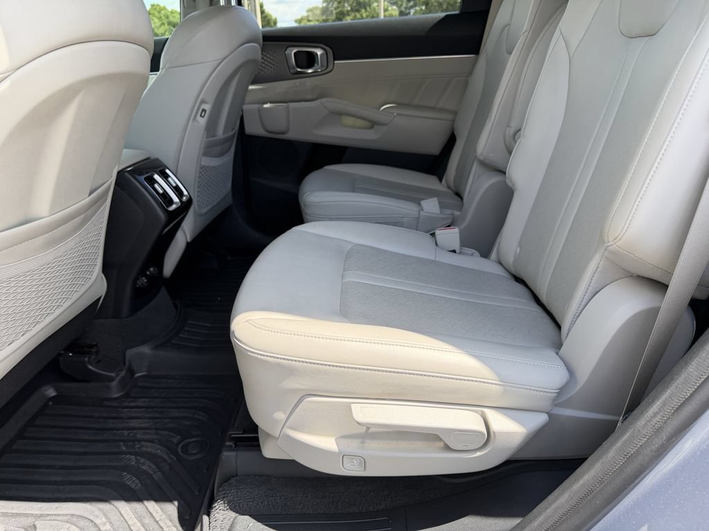 Certified 2023 Kia Sorento SX FWD image 20