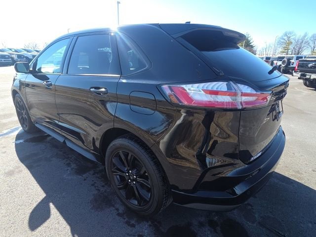 Certified 2024 Ford Edge SE w/ Black Appearance Package image 3