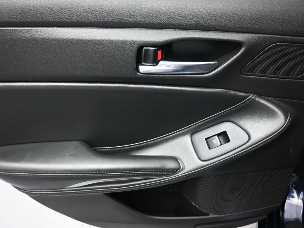 Used 2022 Toyota Avalon XLE w/ Moonroof Package image 30