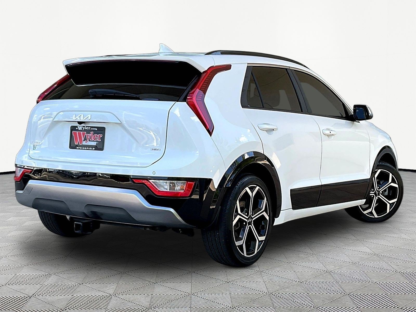 Used 2023 Kia Niro EX Touring FWD image 6