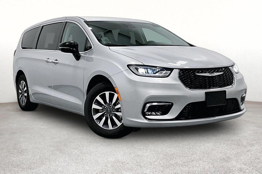 Used 2024 Chrysler Pacifica Limited FWD image 1