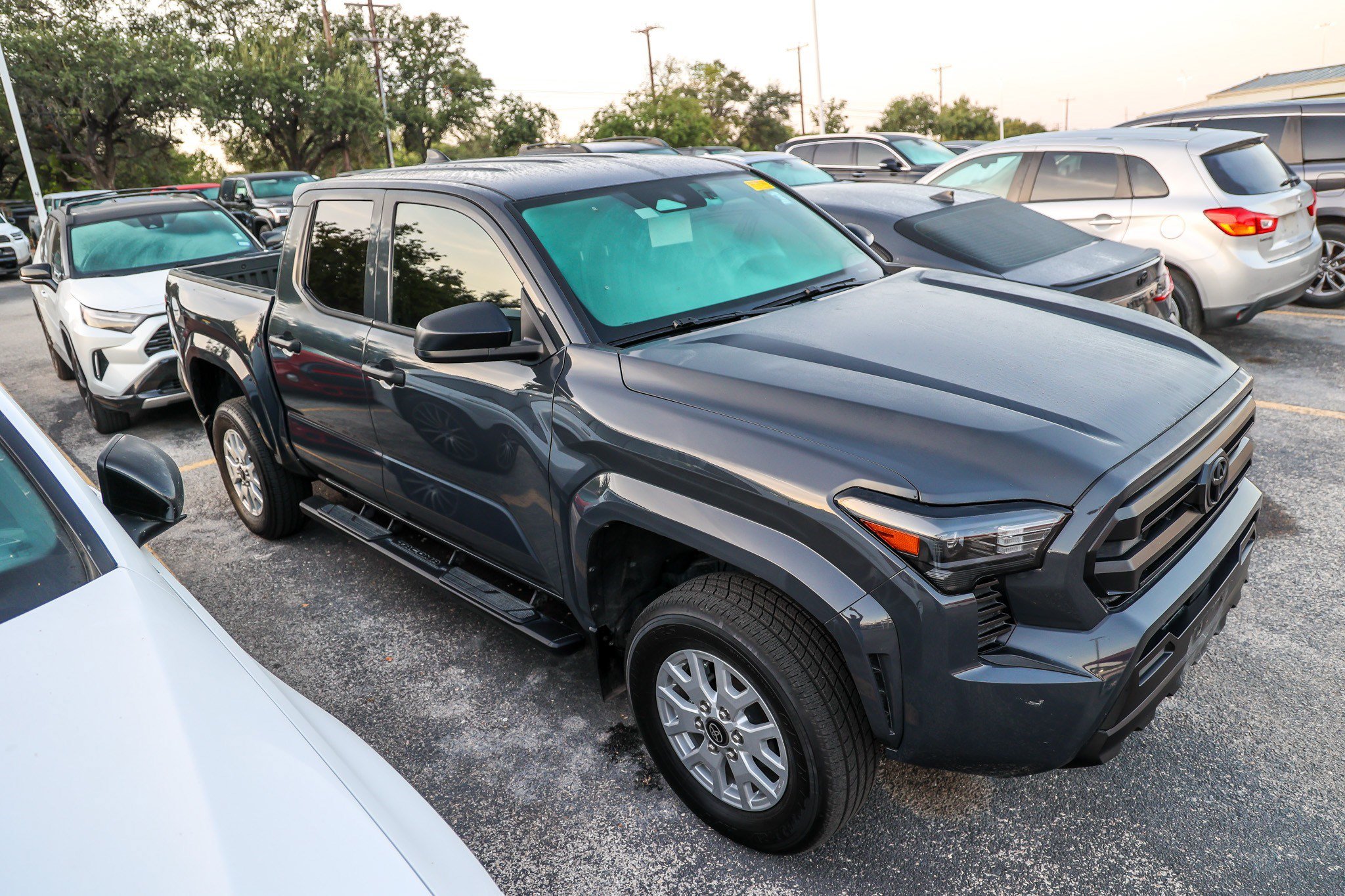 Certified 2024 Toyota Tacoma SR AWD/4WD image 8