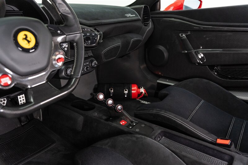 Used 2015 Ferrari 458 Speciale Coupe RWD image 96
