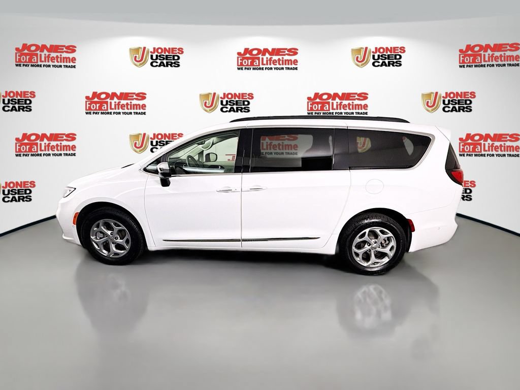 Used 2023 Chrysler Pacifica Limited AWD/4WD image 15