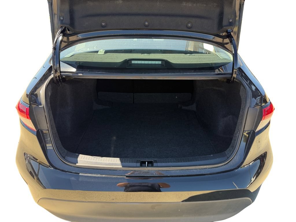 Used 2025 Toyota Corolla LE FWD image 10