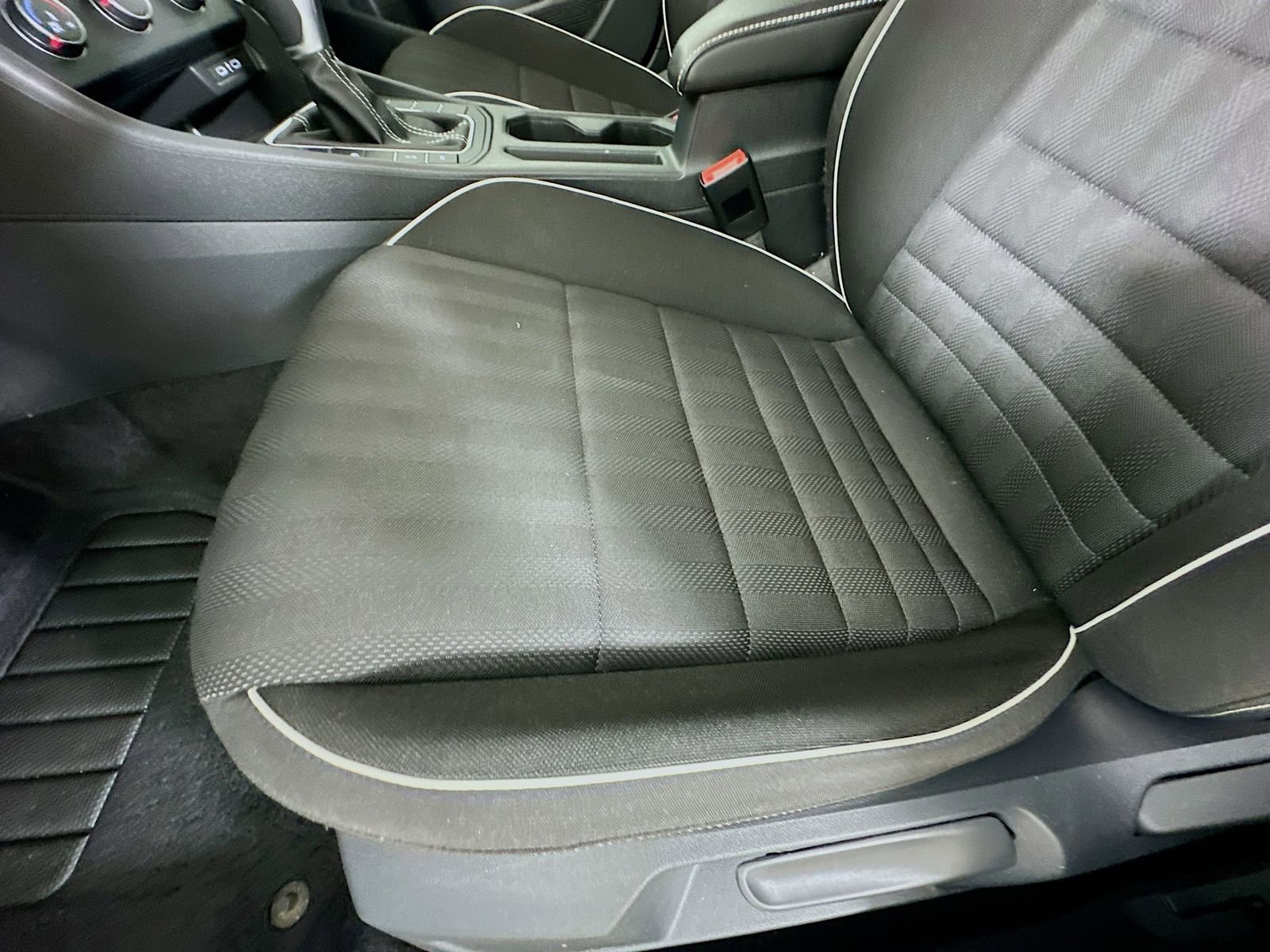 Used 2024 Volkswagen Jetta Sport FWD image 35
