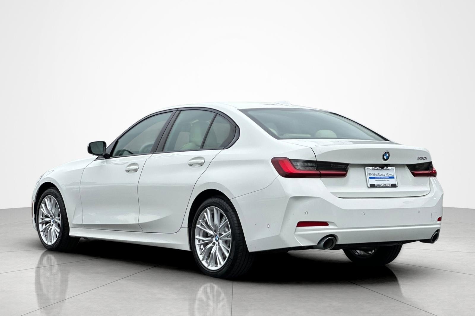 Used 2023 BMW 330i Sedan w/ Parking Assistance Package RWD image 3