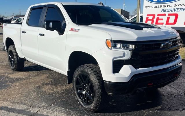 Used 2025 Chevrolet Silverado 1500 LT Trail Boss w/ Convenience Package II image 2