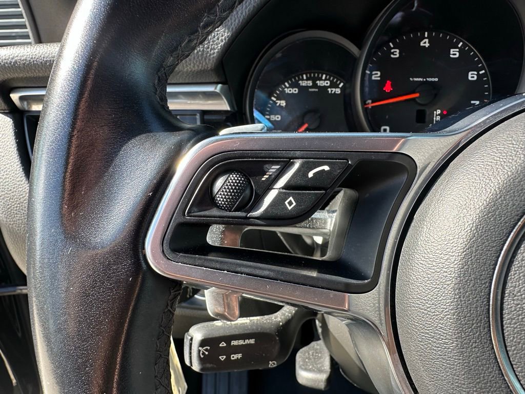 Certified 2021 Porsche Macan image 18