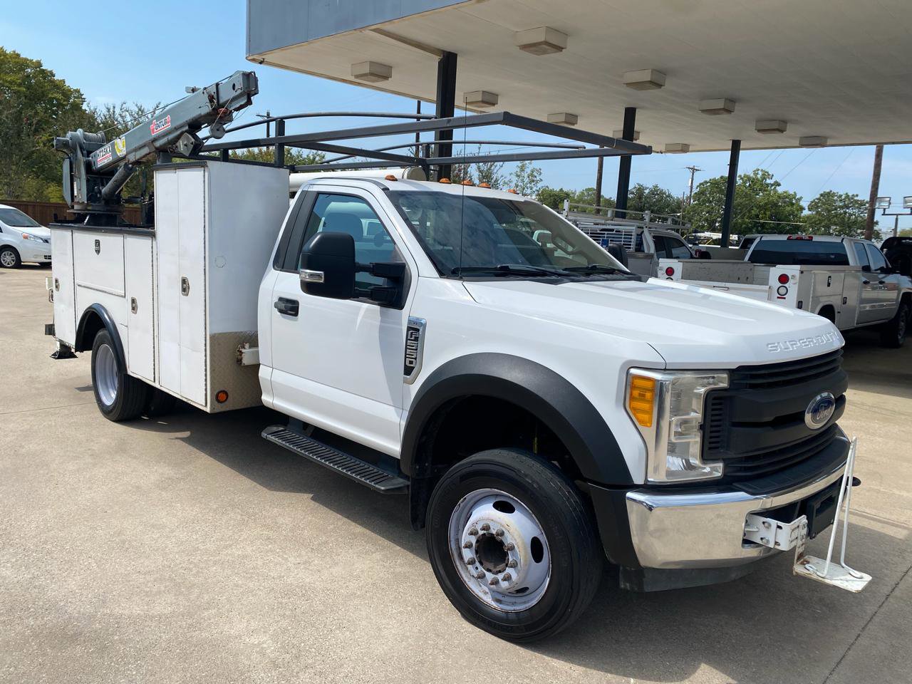 Used 2017 Ford F550 2WD Regular Cab Super Duty image 2