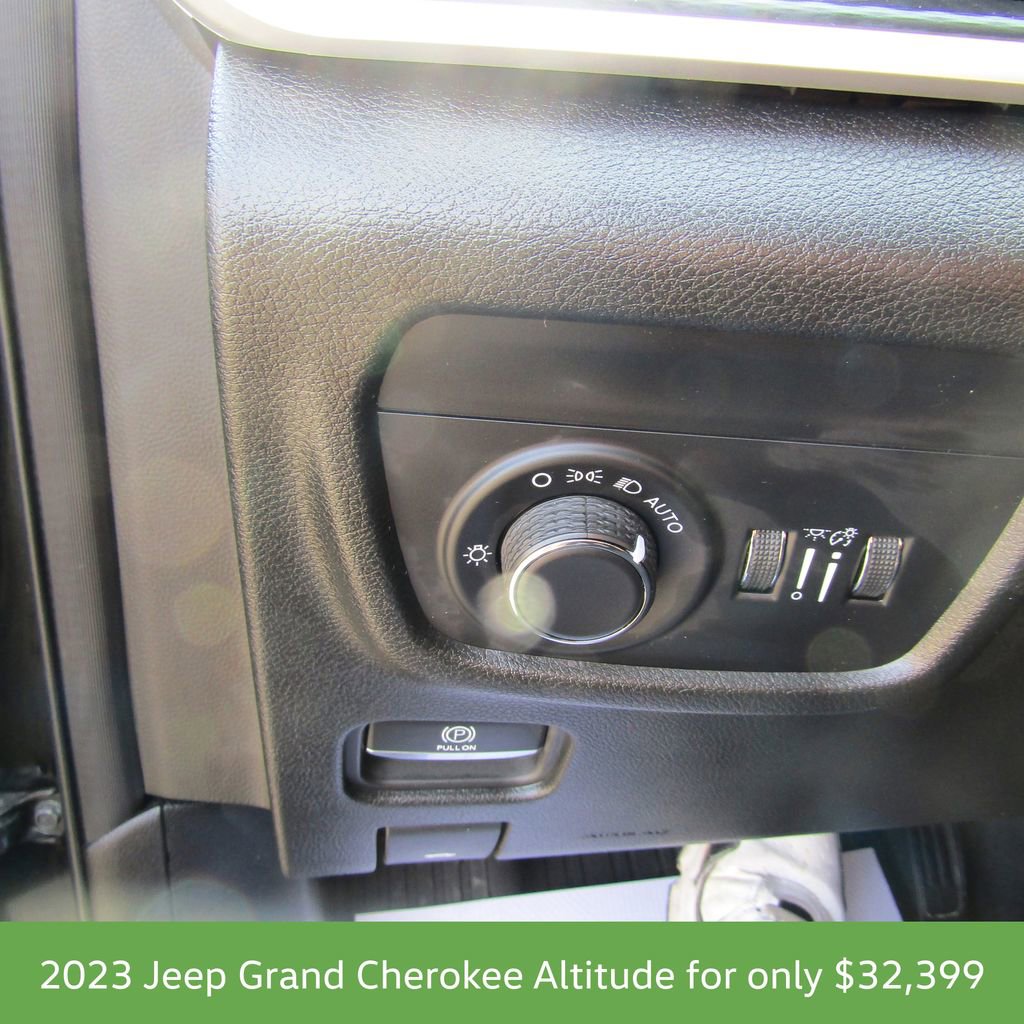 Used 2023 Jeep Grand Cherokee Altitude AWD/4WD image 23