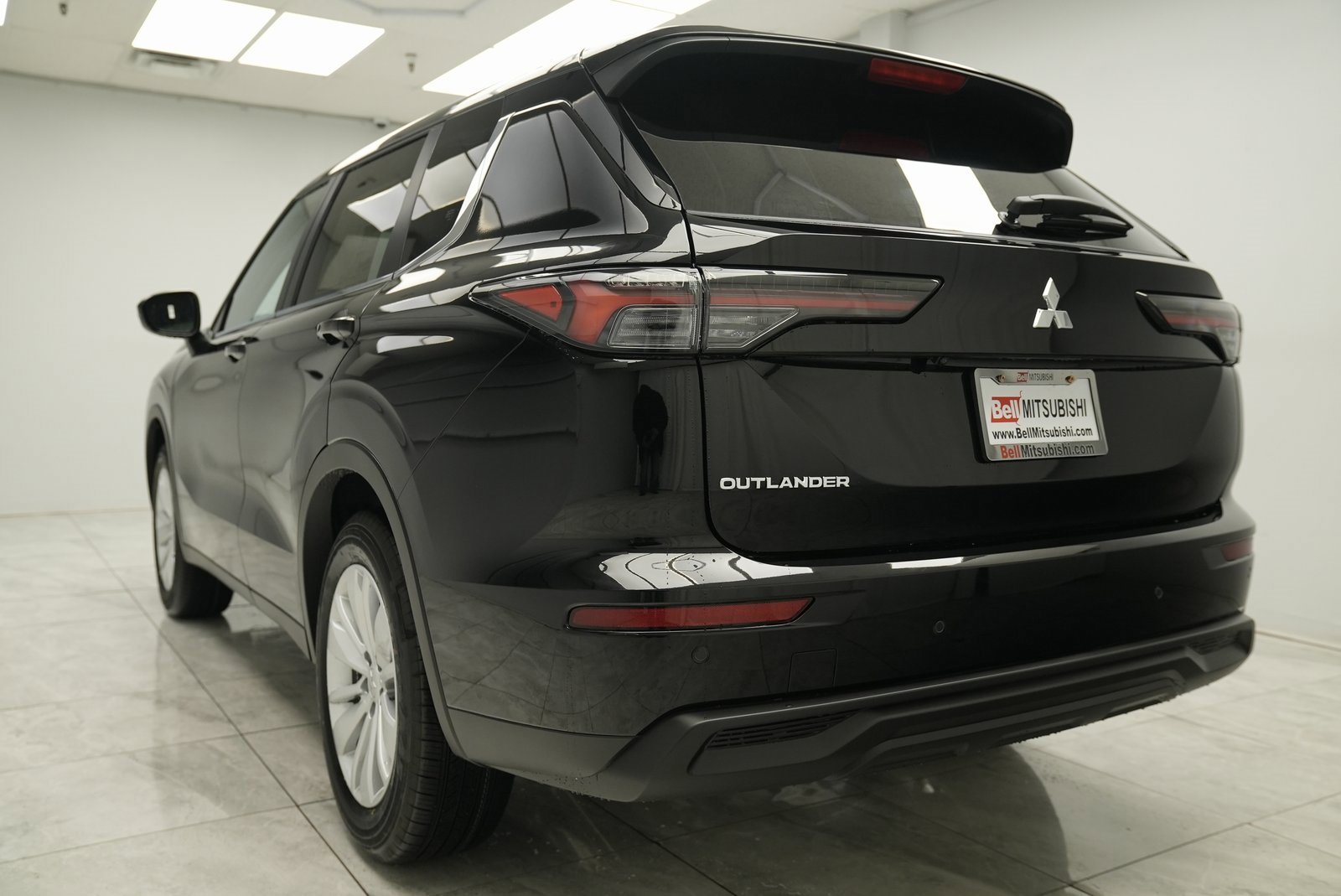 Used 2025 Mitsubishi Outlander ES image 8