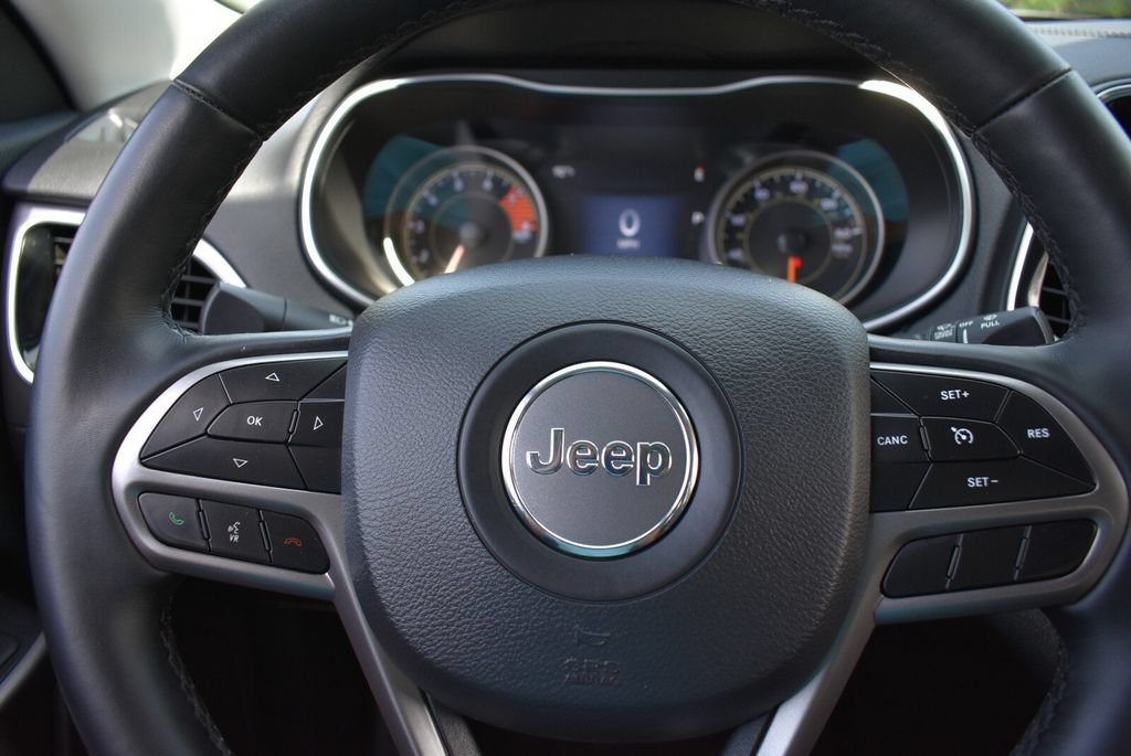 Used 2019 Jeep Cherokee Limited AWD/4WD image 13