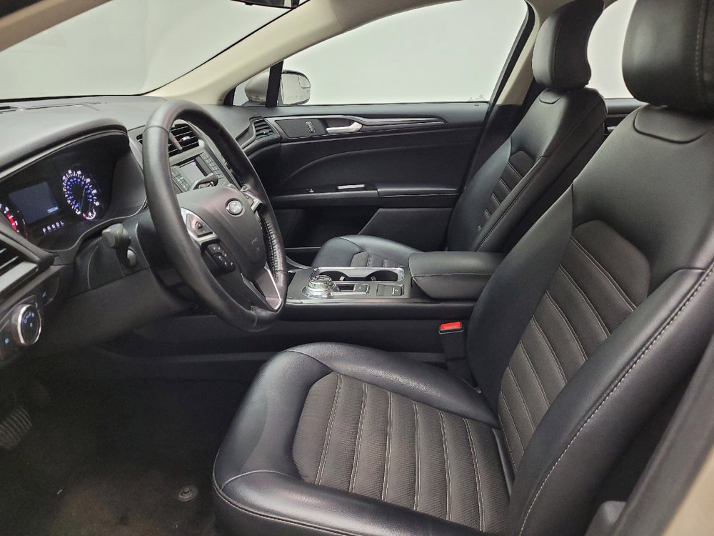 Used 2018 Ford Fusion SE w/ Equipment Group 201A FWD image 17