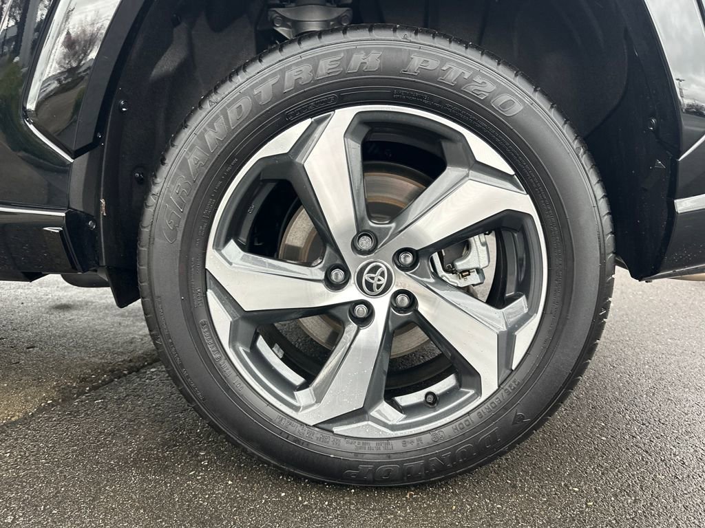 Certified 2025 Toyota RAV4 SE image 28