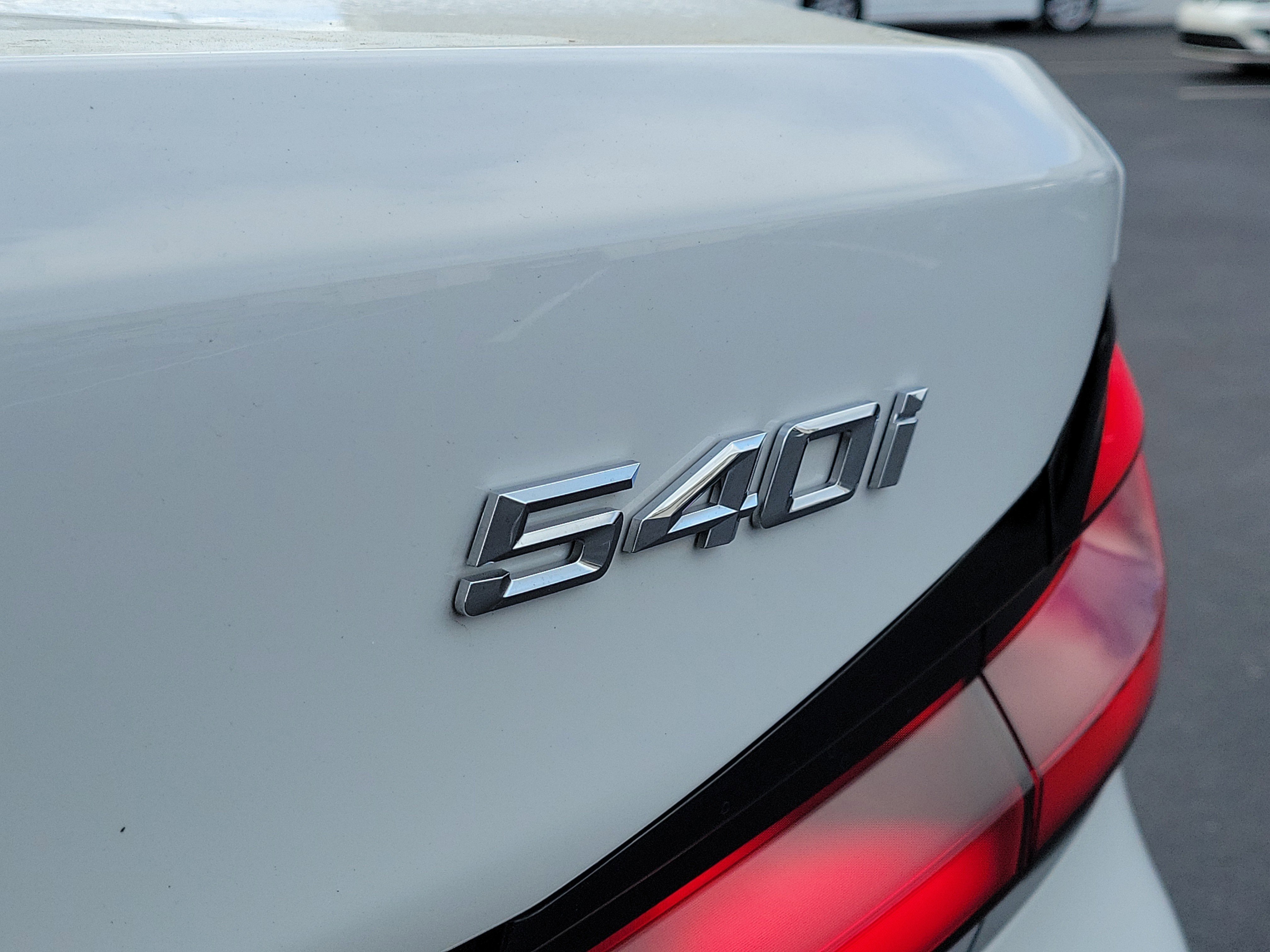 Used 2022 BMW 540i w/ Premium Package image 5