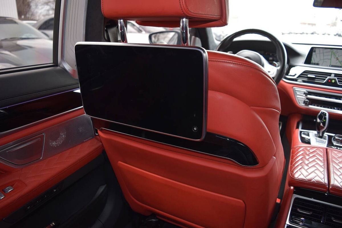 Used 2022 BMW M760i xDrive w/ Luxury Rear Seating Package image 58