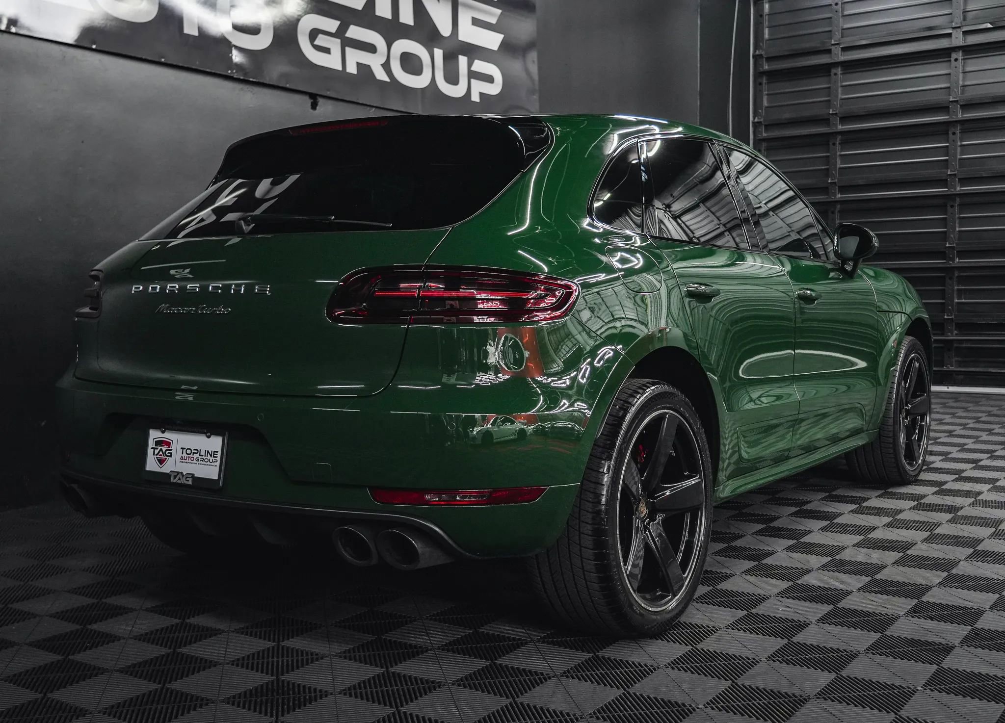 Used 2018 Porsche Macan Turbo AWD/4WD image 21