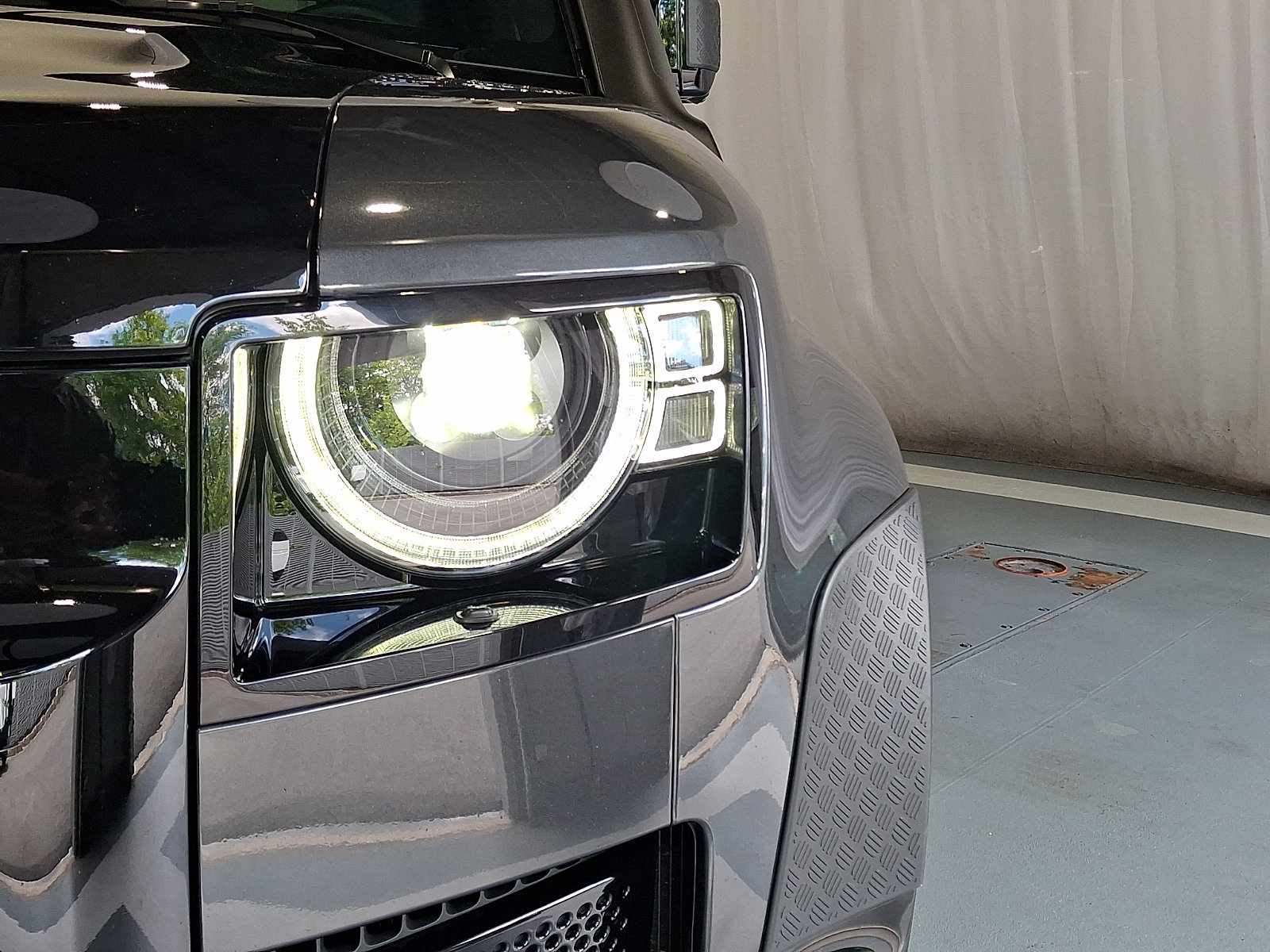 Certified 2025 Land Rover Defender 110 X AWD/4WD image 7