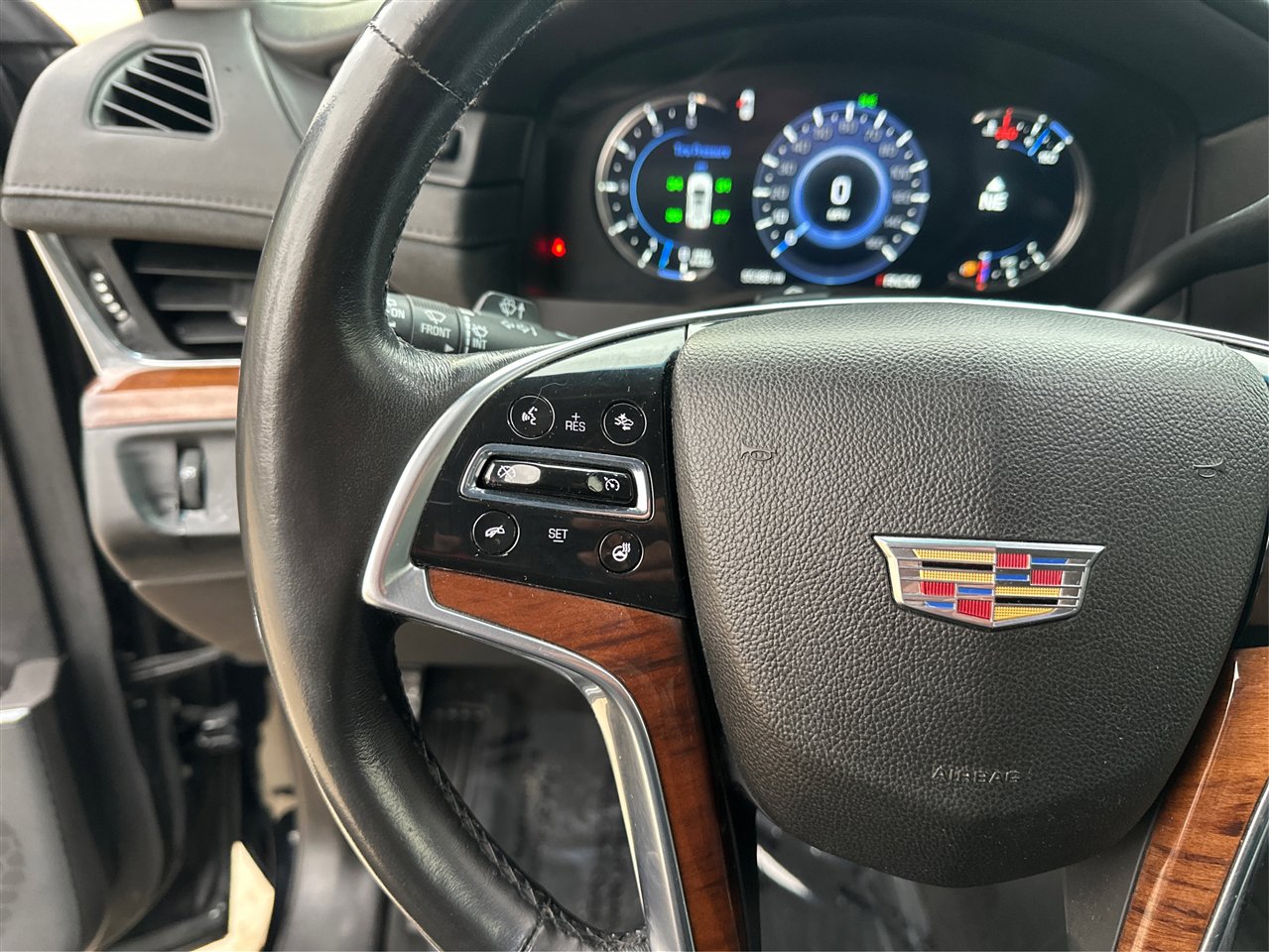 Used 2016 Cadillac Escalade ESV Luxury image 37