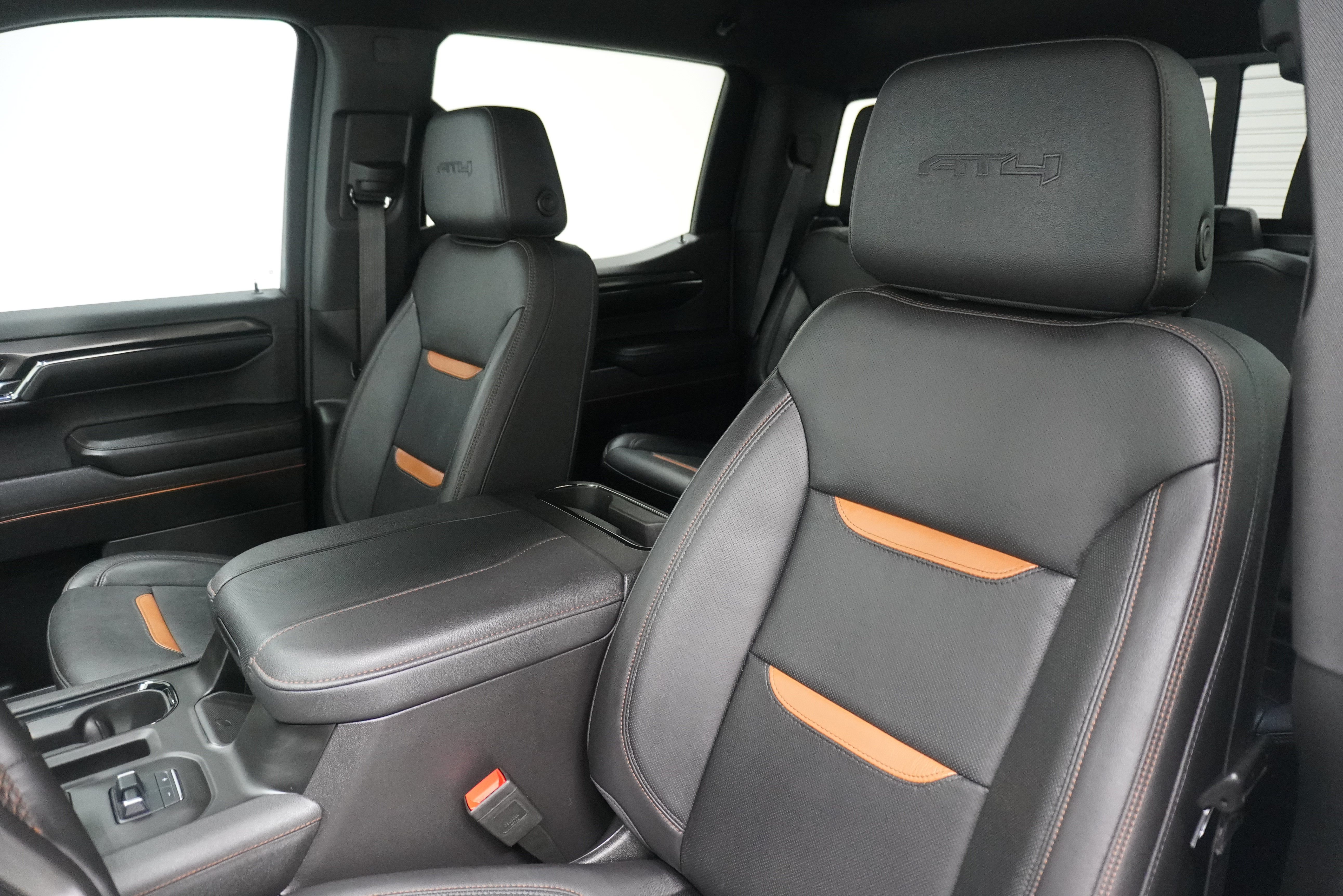 Used 2024 GMC Sierra 1500 AT4 w/ Technology Package AWD/4WD image 11