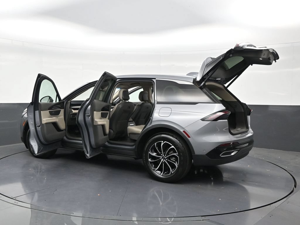 Used 2024 Lincoln Nautilus Premier AWD/4WD image 32