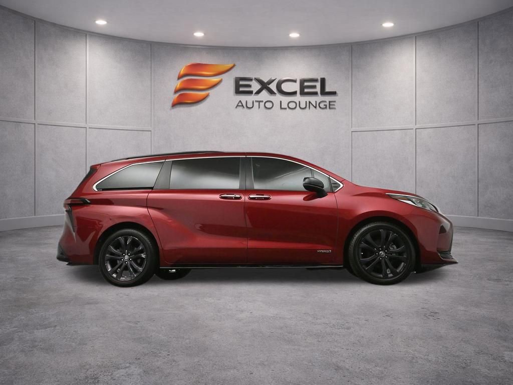 Used 2021 Toyota Sienna XSE image 37