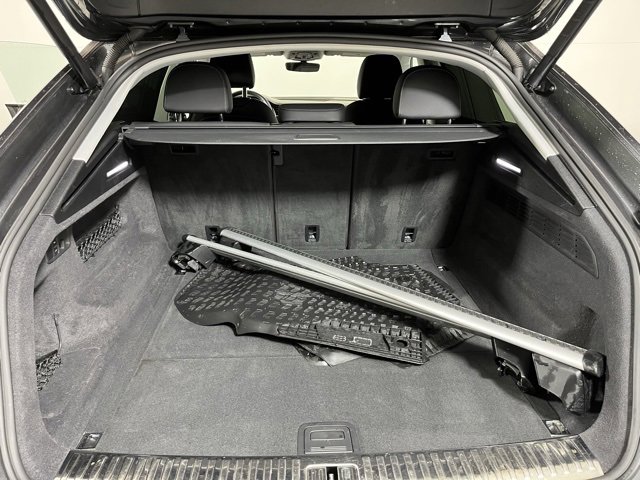 Used 2020 Audi Q8 Prestige w/ Prestige Package image 22