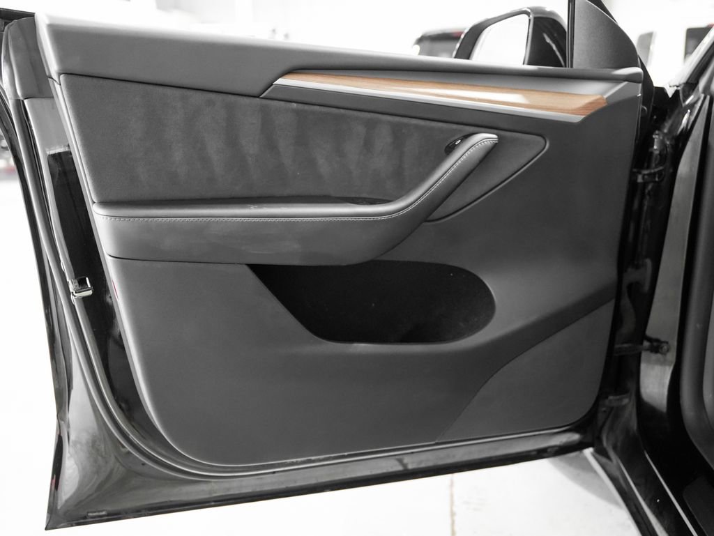 Used 2024 Tesla Model Y Long Range AWD/4WD image 31