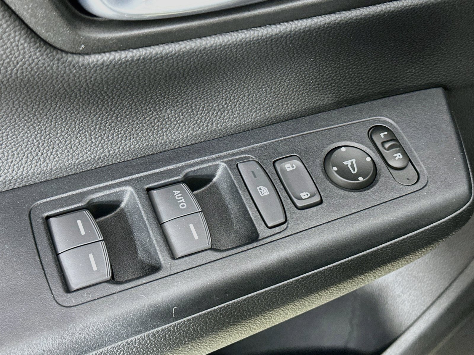 Used 2025 Honda CR-V LX image 17