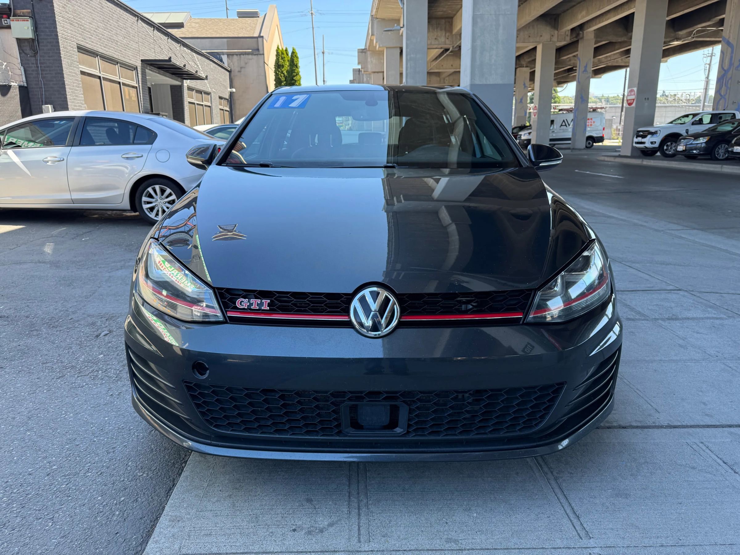Used 2017 Volkswagen GTI SE image 2
