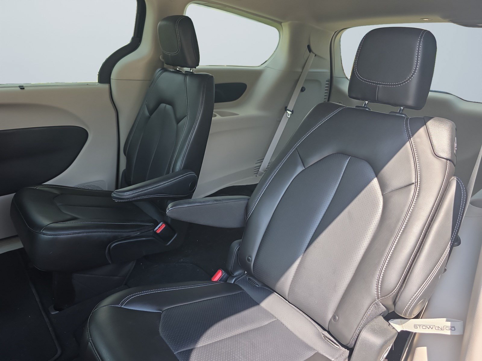 Used 2023 Chrysler Pacifica Touring-L AWD/4WD image 15