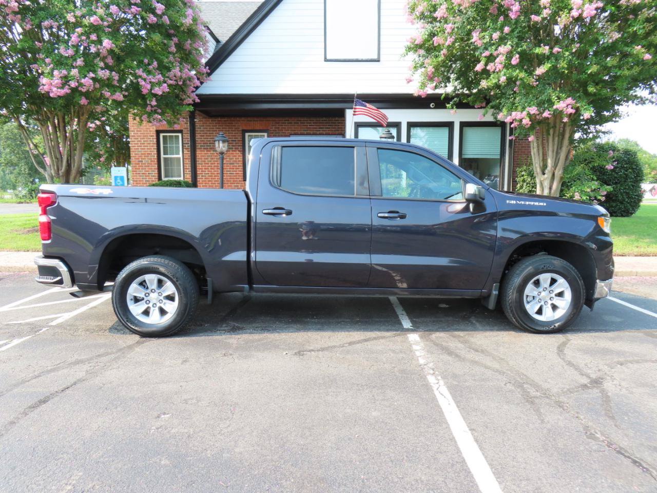 Used 2023 Chevrolet Silverado 1500 LT w/ Protection Package AWD/4WD image 10