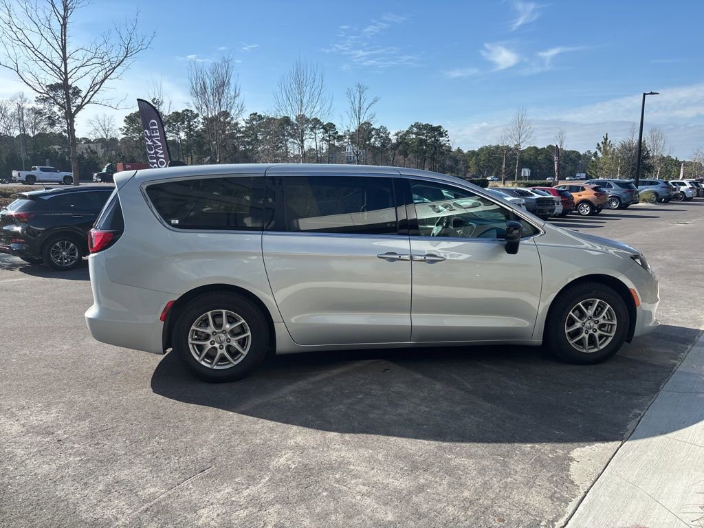 Used 2024 Chrysler Voyager LX FWD image 6