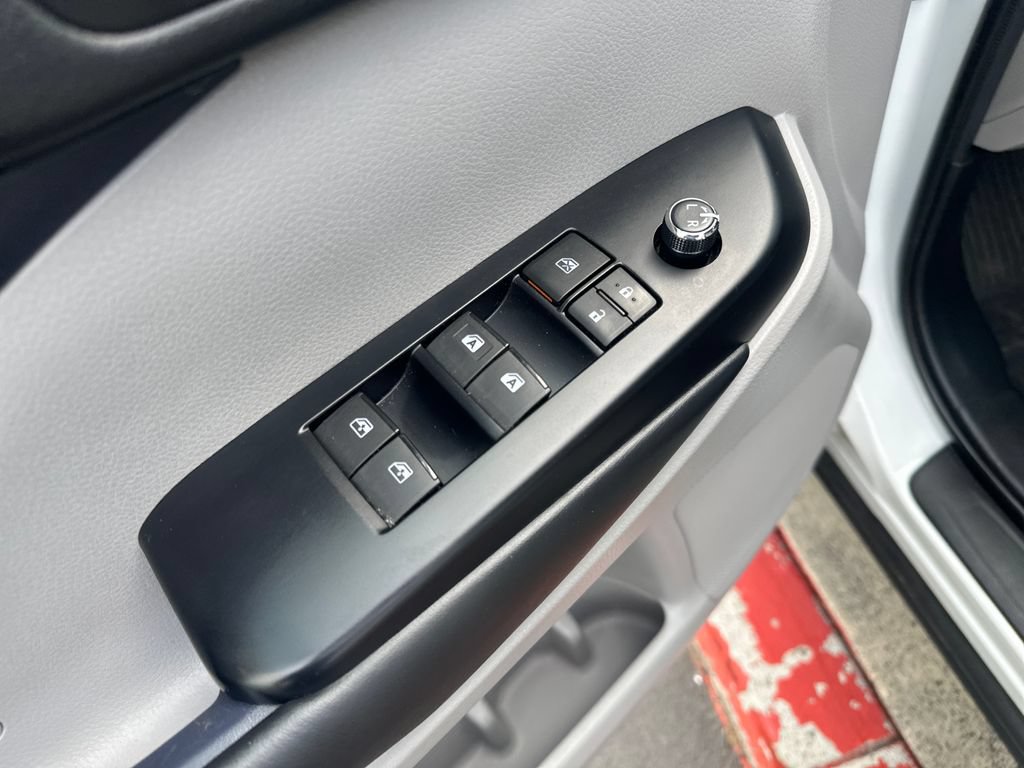 Used 2019 Toyota Highlander XLE FWD image 11