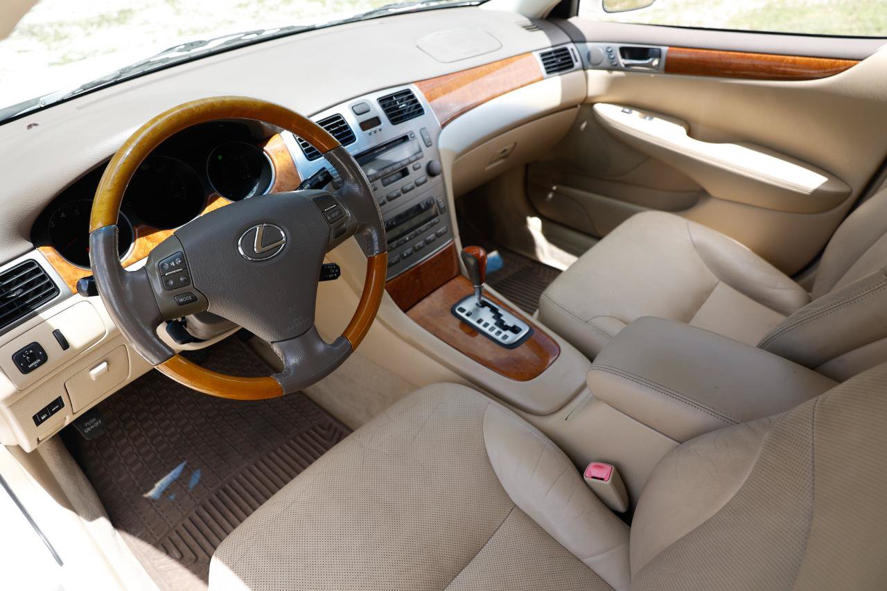 Used 2005 Lexus ES 330 FWD image 4