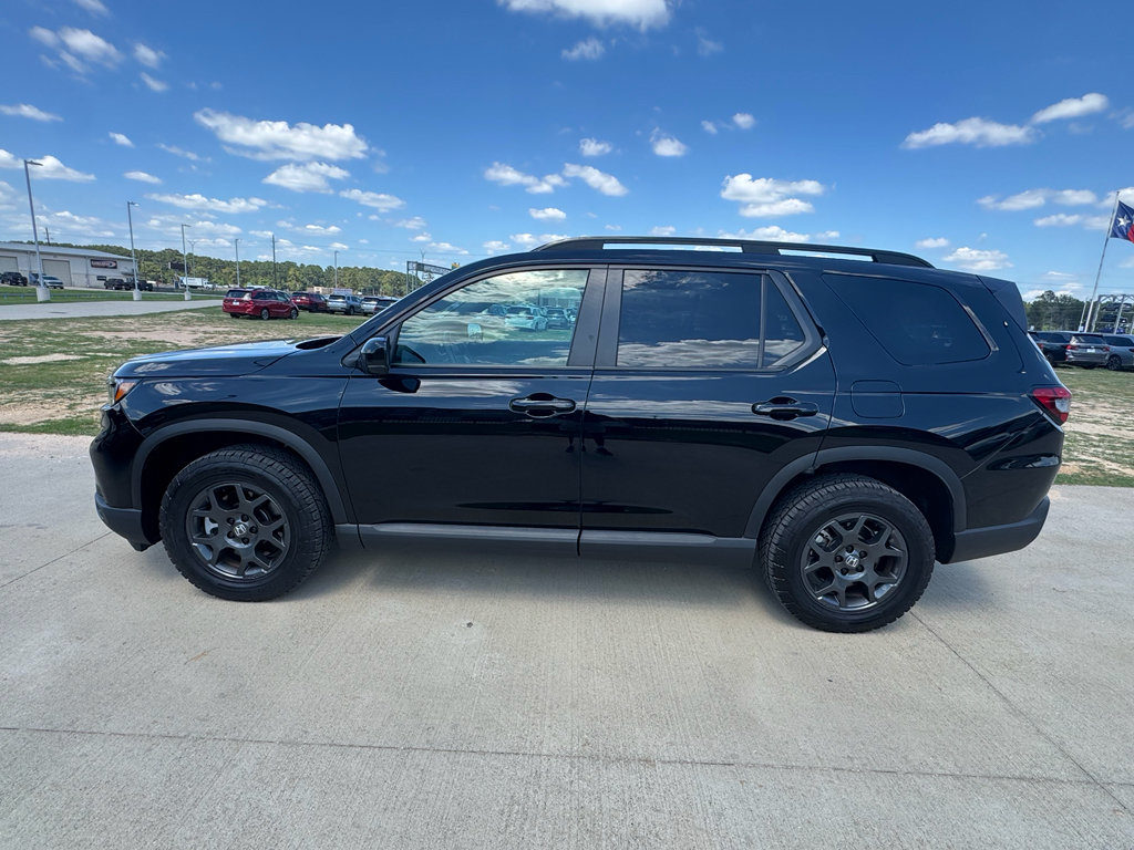Used 2025 Honda Pilot TrailSport image 5